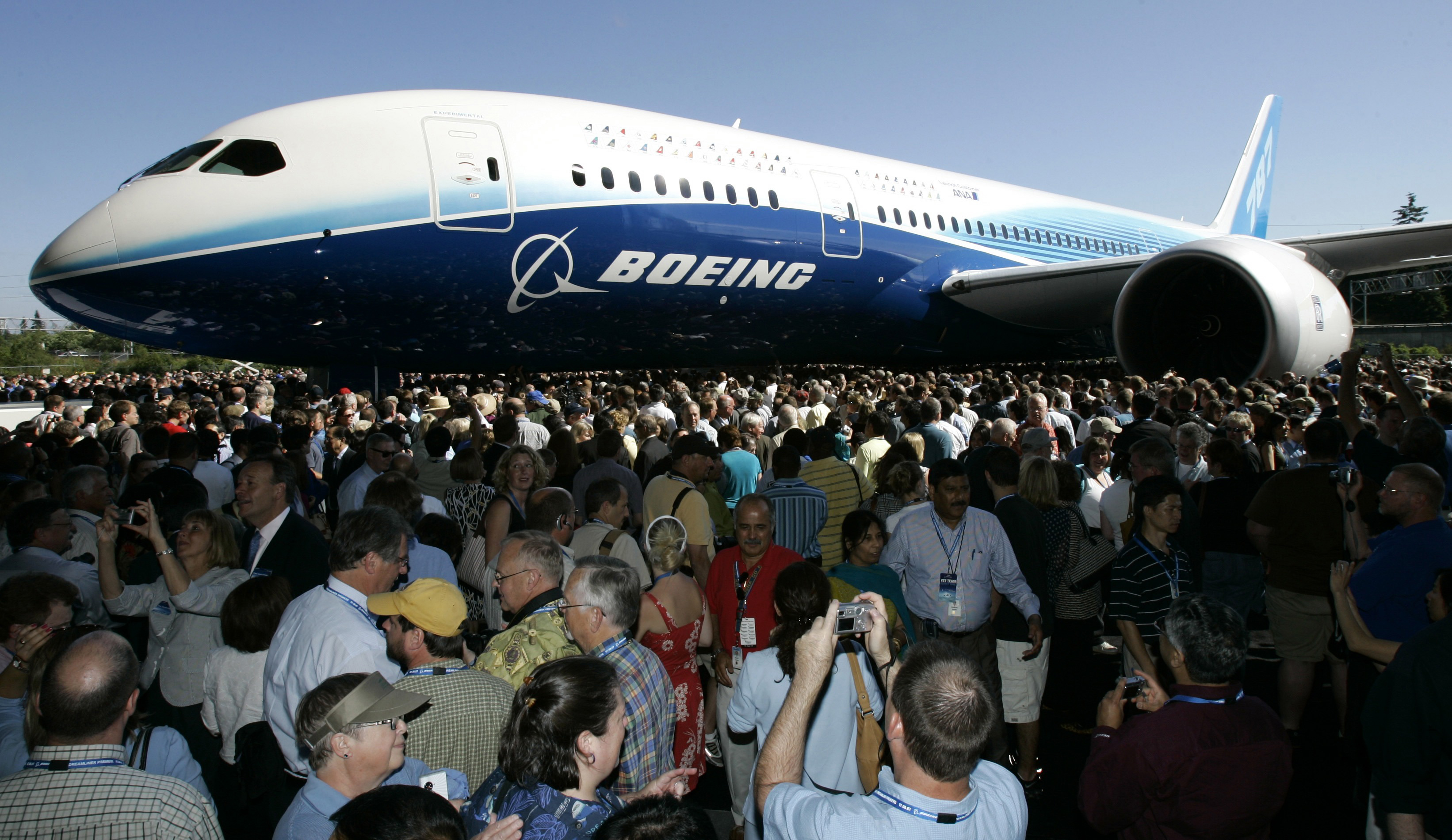 【写真集】THE BIRTH OF THE 787 DREAMLINER The Birth of the 787 Dreamliner: Turner, Edgar: Amazon.com